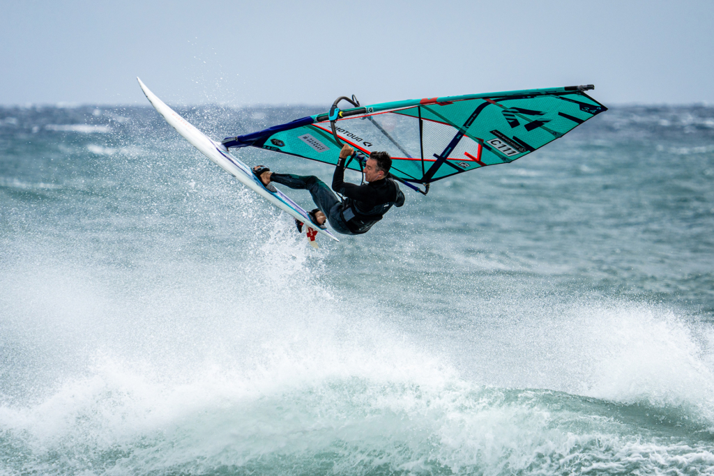 BLIGHT-FINS-Raphael-Filippi-Windsurf-Action-Wave-Vague-Air-Ailerons-G10-Made-In-France-Quad-Carro-Manu-Morel-DSC04025