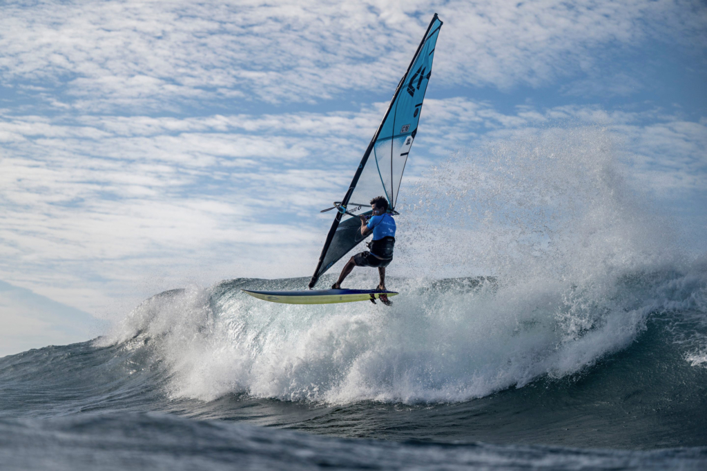 BLIGHT-FINS-Team-Cesar-Filippi-Aloha-Classic-2026-Aerial-Down-Hookipa-FishBowlDiaries